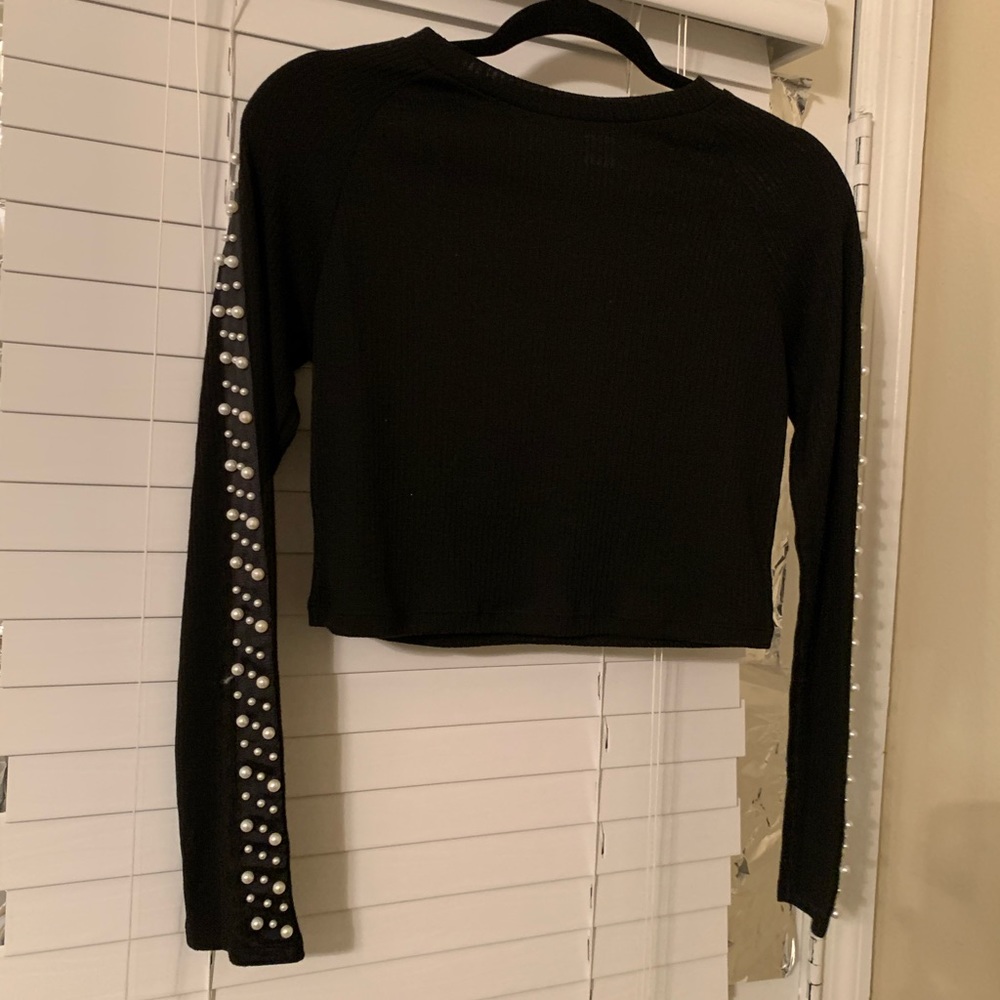 Black crop top with pearls on sleeves